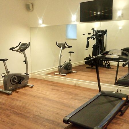 Hotel Le Premier Zagabria Esterno foto A home gym