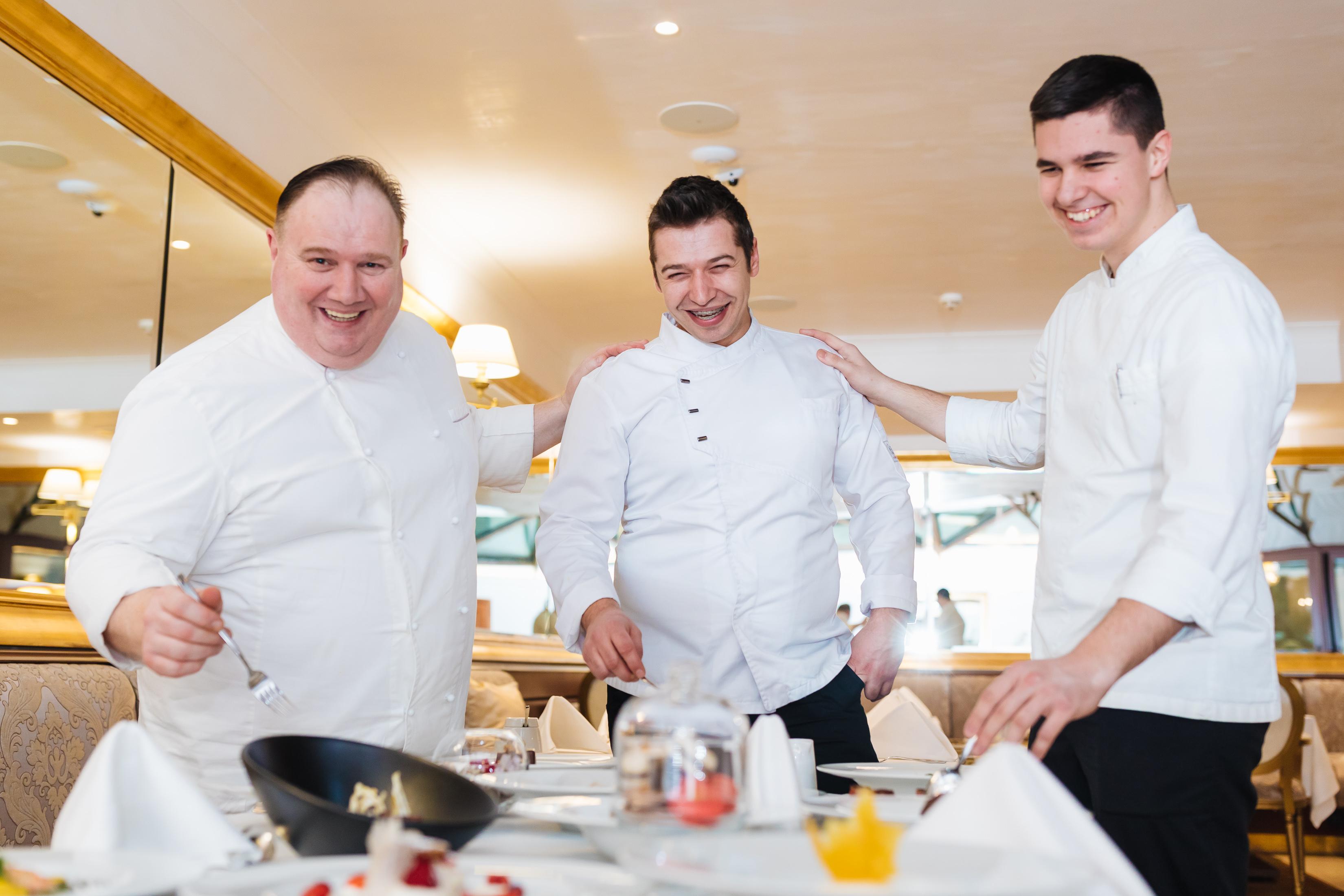 Hotel Le Premier Zagabria Esterno foto The three chefs of the restaurant