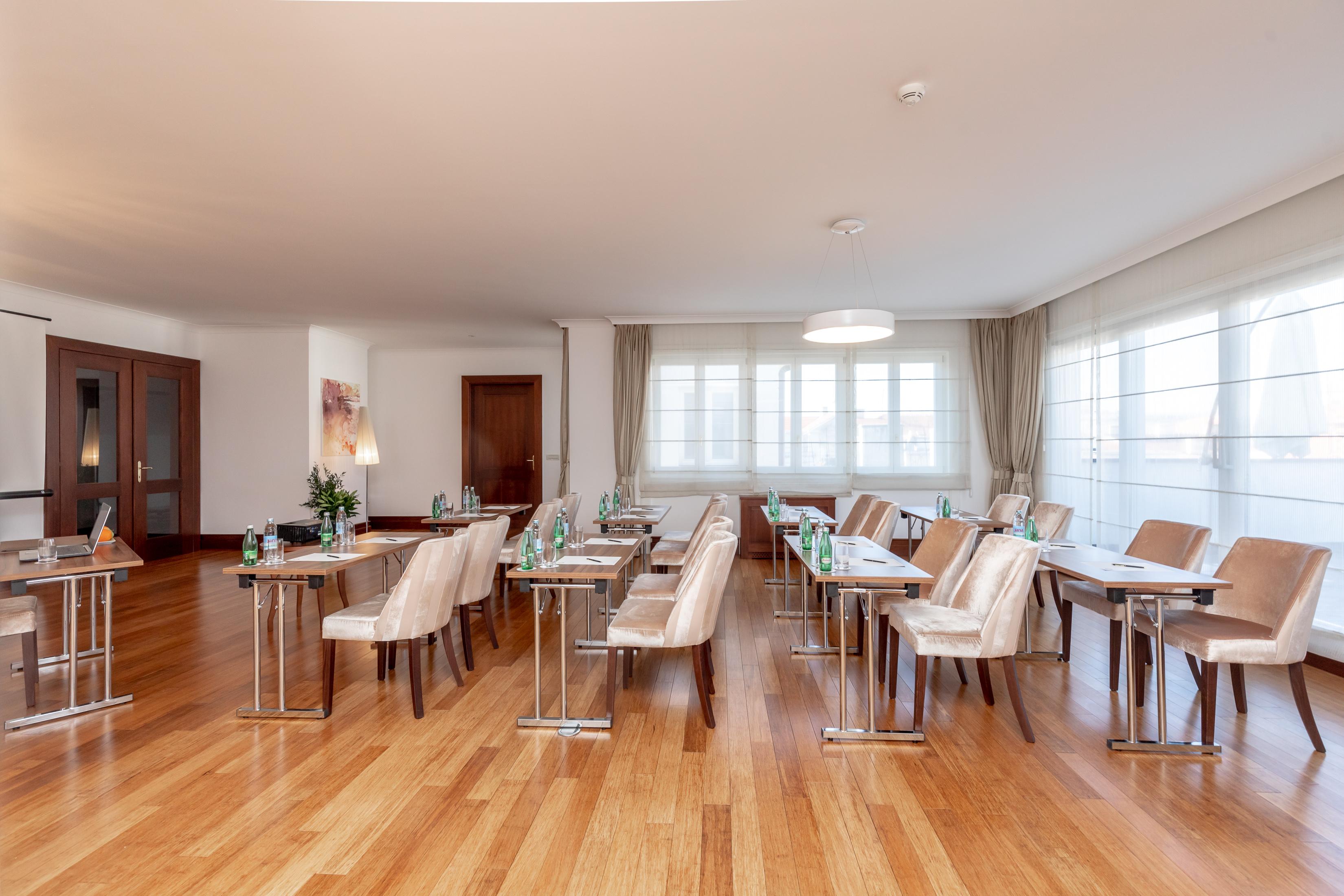 Hotel Le Premier Zagabria Esterno foto Meeting room