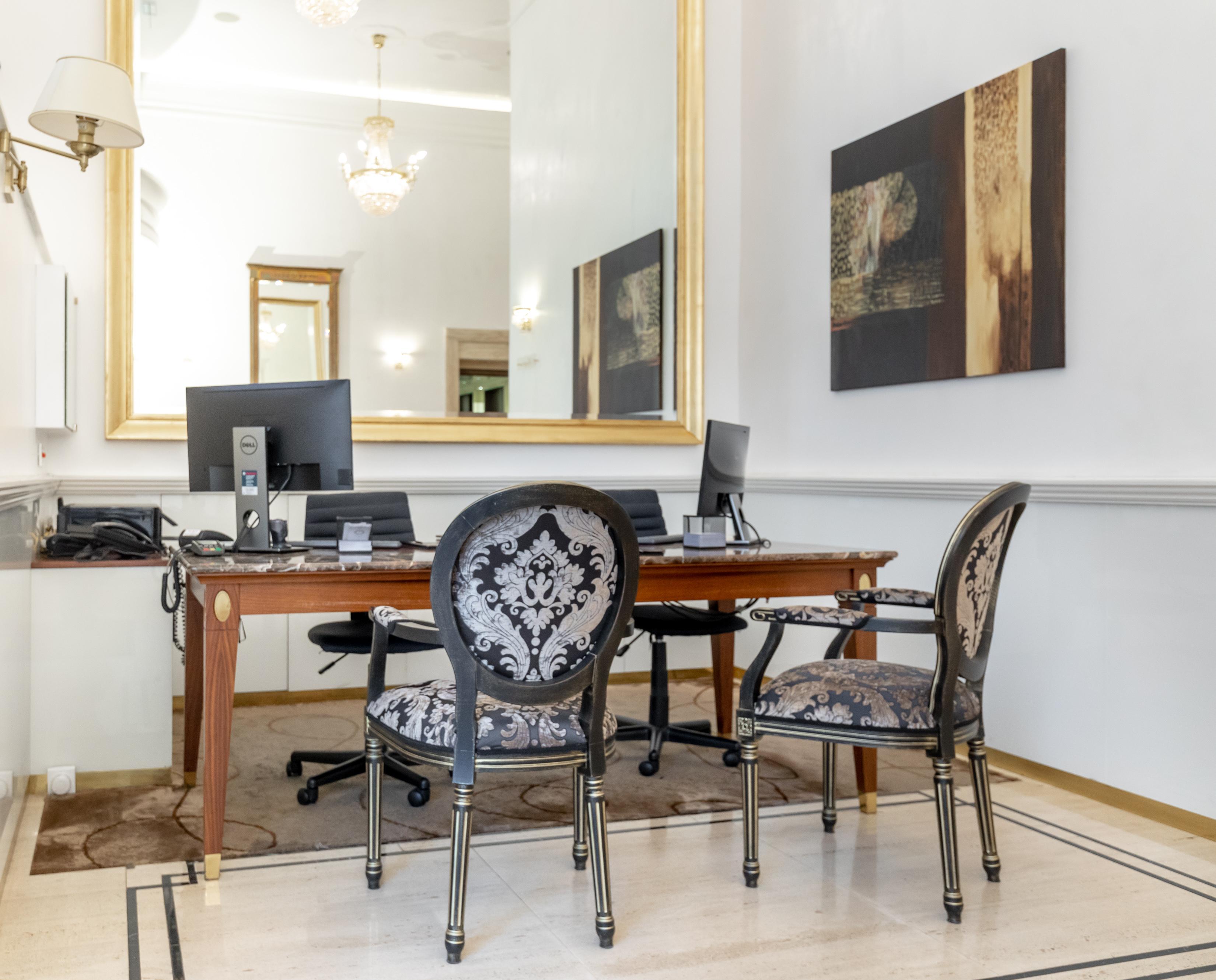 Hotel Le Premier Zagabria Esterno foto Business Center
