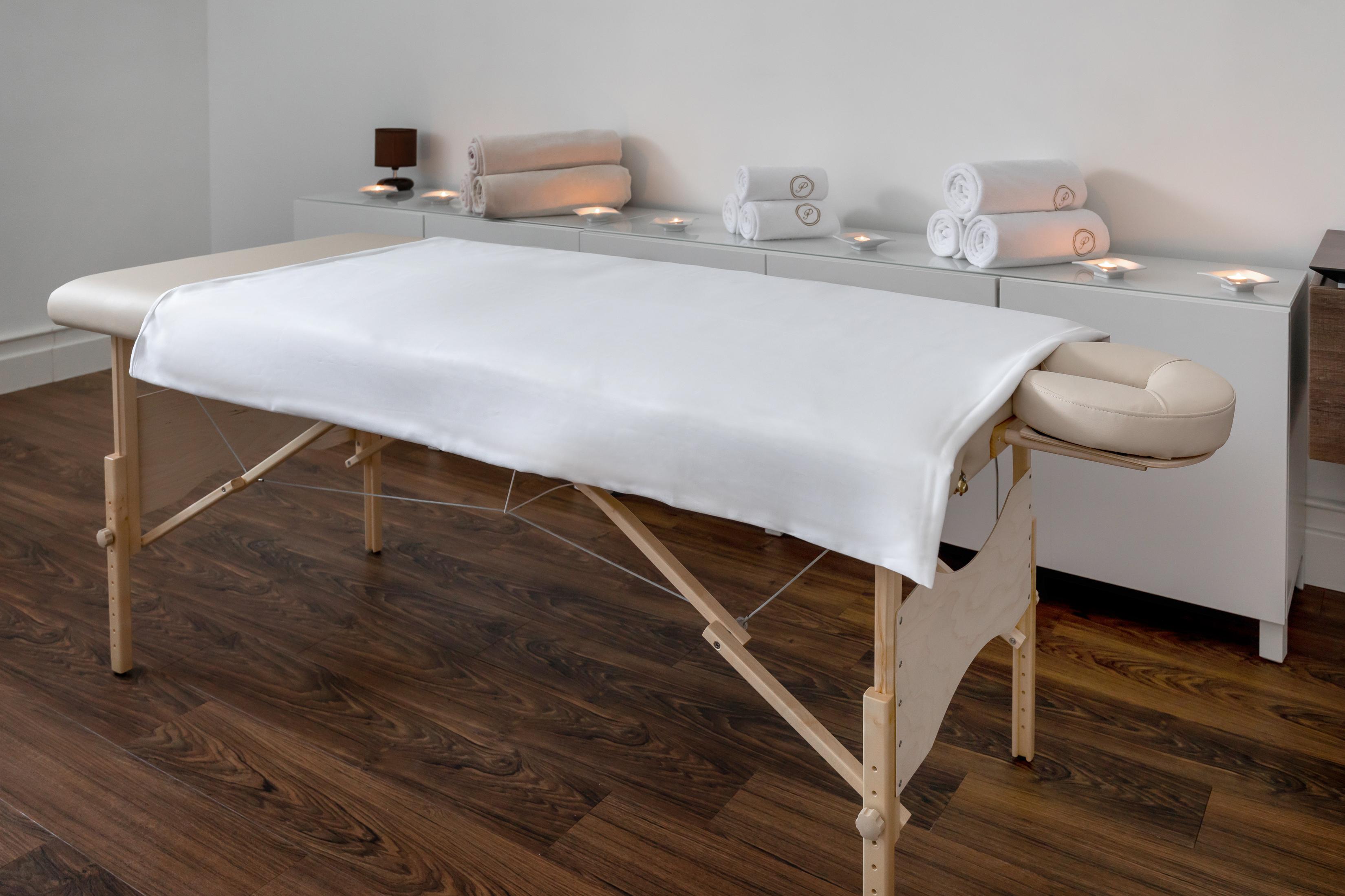 Hotel Le Premier Zagabria Esterno foto Massage table