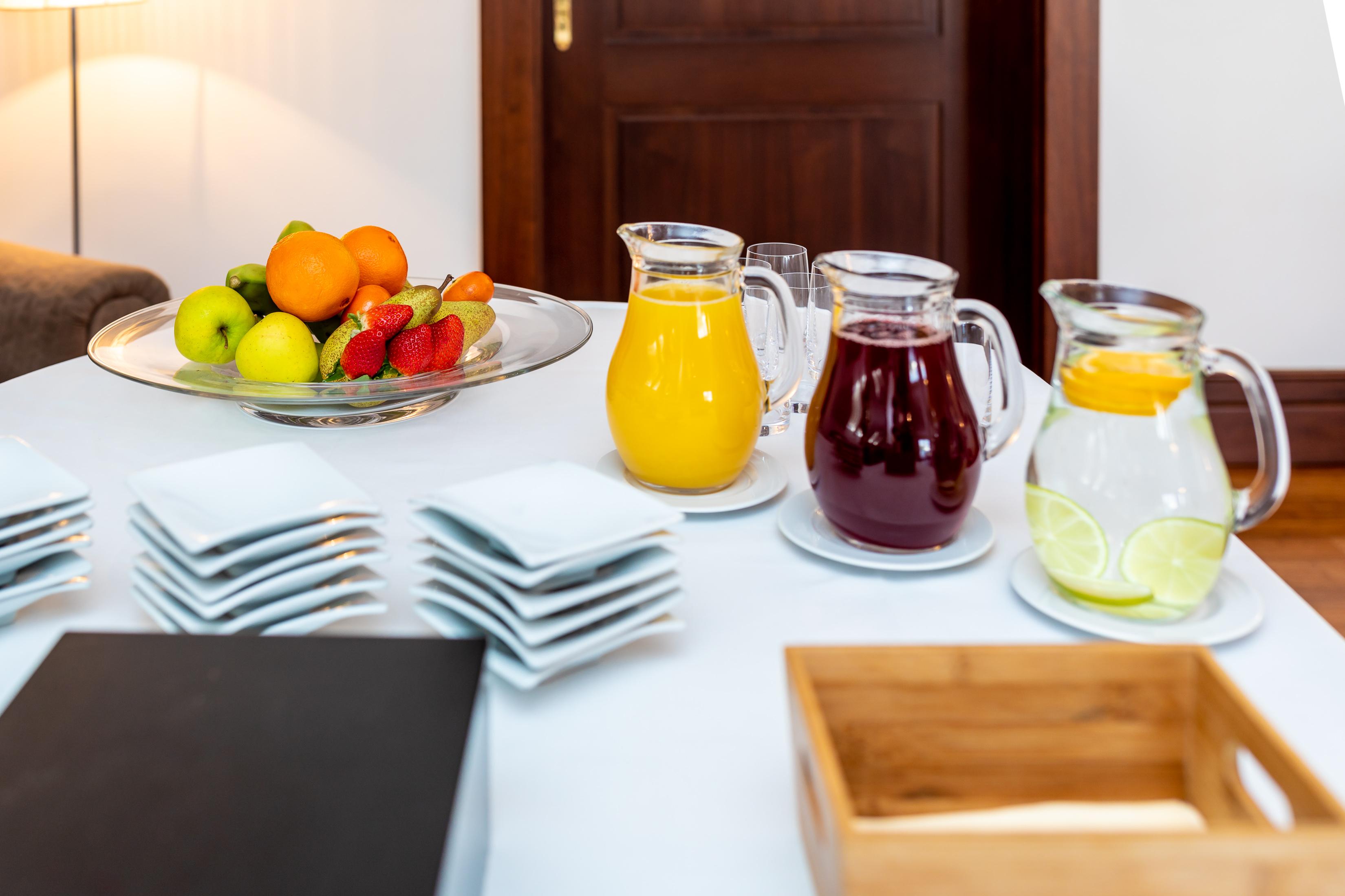 Hotel Le Premier Zagabria Esterno foto Fruit juice